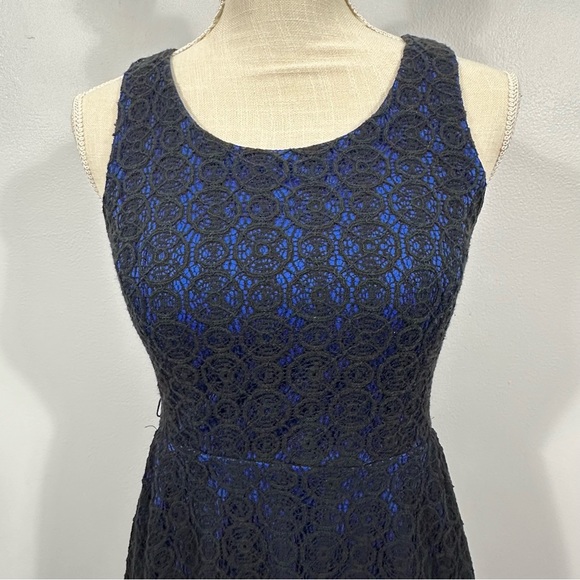 Lace overlay sleeveless skater dress size 1/2 - Picture 3 of 10